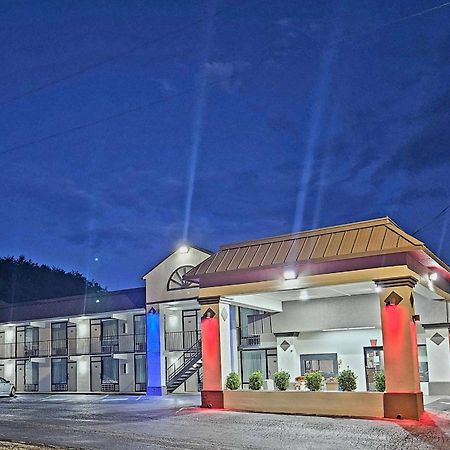 Super 8 By Wyndham Marion Nc Hotel Bagian luar foto