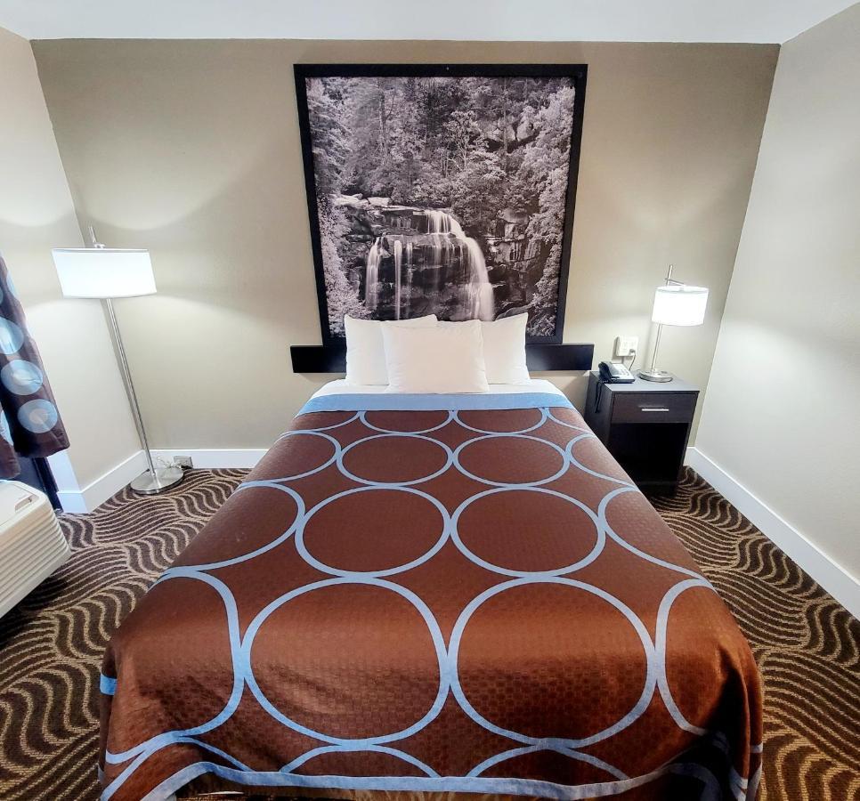 Super 8 By Wyndham Marion Nc Hotel Bagian luar foto
