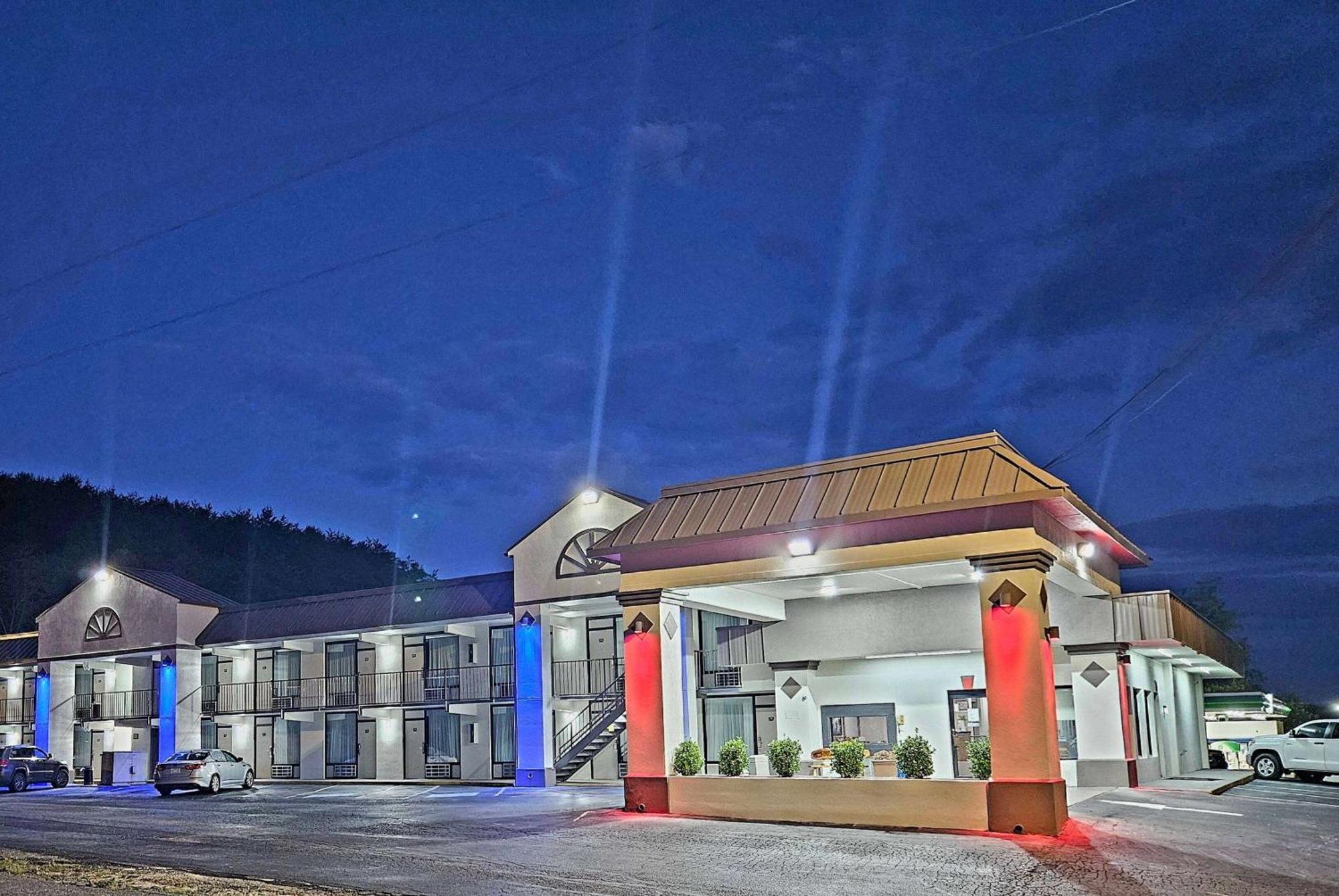 Super 8 By Wyndham Marion Nc Hotel Bagian luar foto