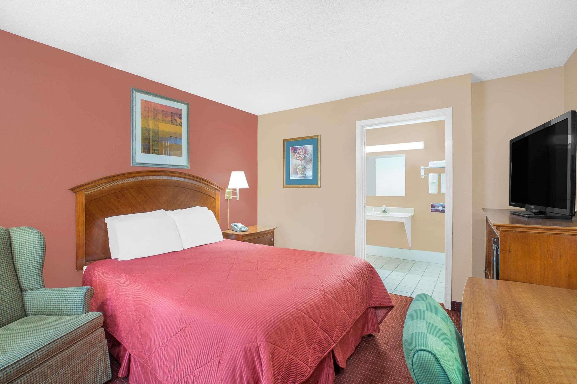 Super 8 By Wyndham Marion Nc Hotel Bagian luar foto